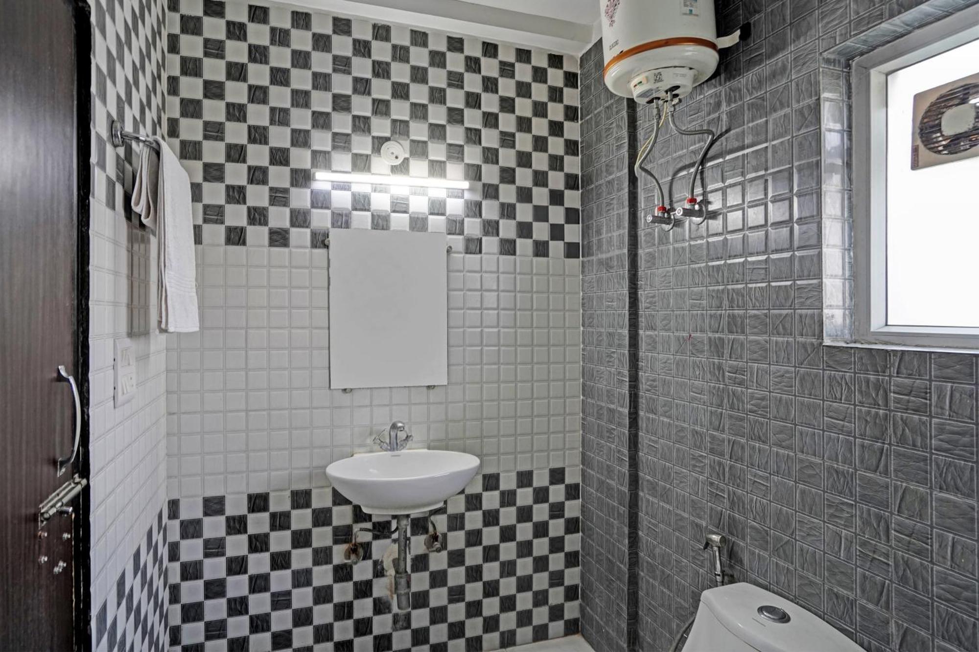 Hotel O Babil Palace Near Omaxe Celebration Mall Gurgaon Exterior photo